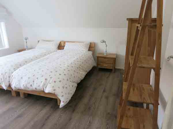 Schlafzimmer in Vollholz und Natur